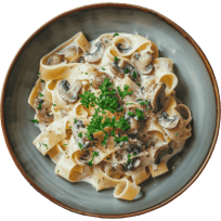 Kockice svinjetine u kremastom umaku od šampinjona sa šurlicama